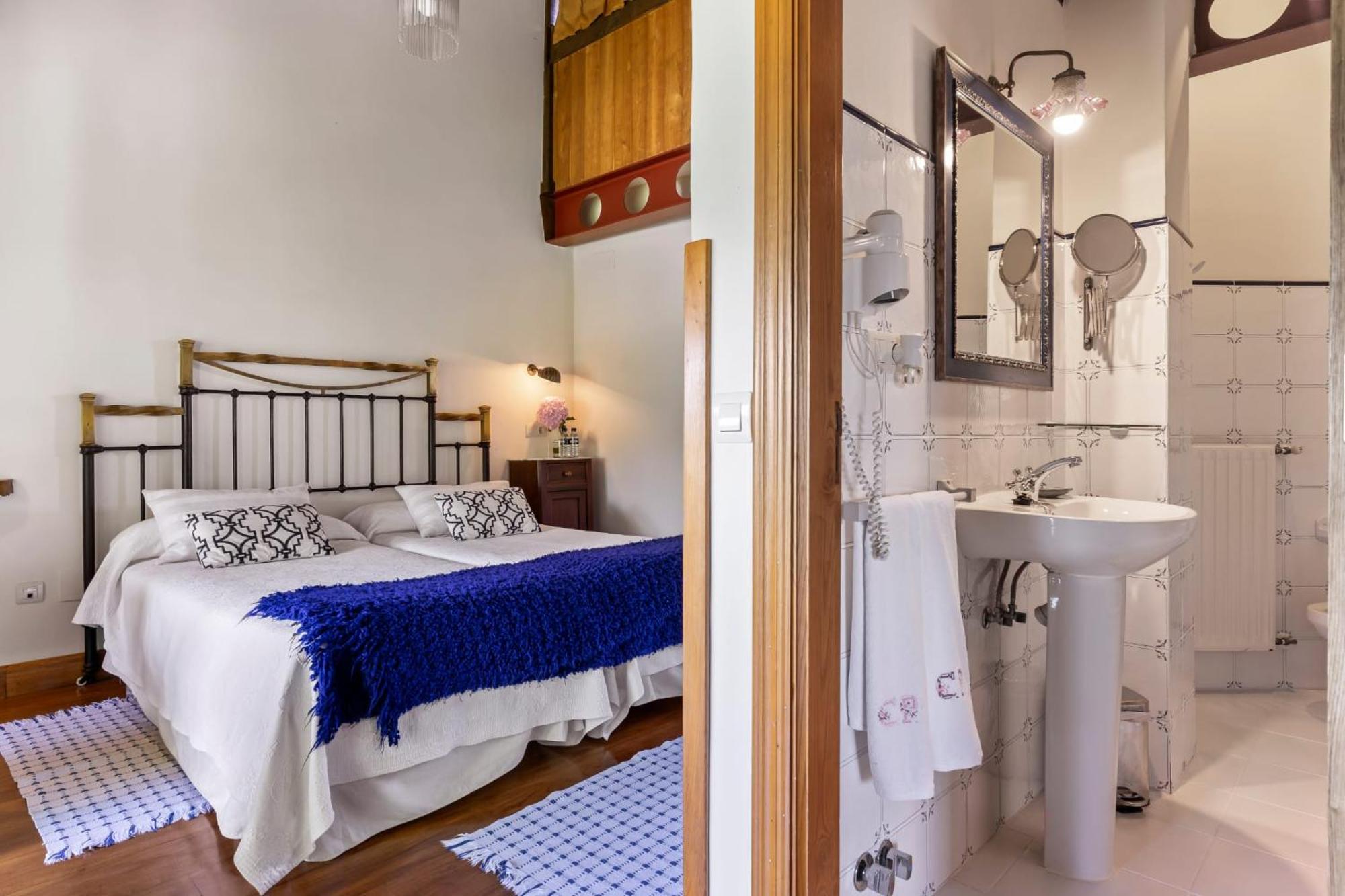 Casa Peleyon Bed & Breakfast Castropol Bagian luar foto