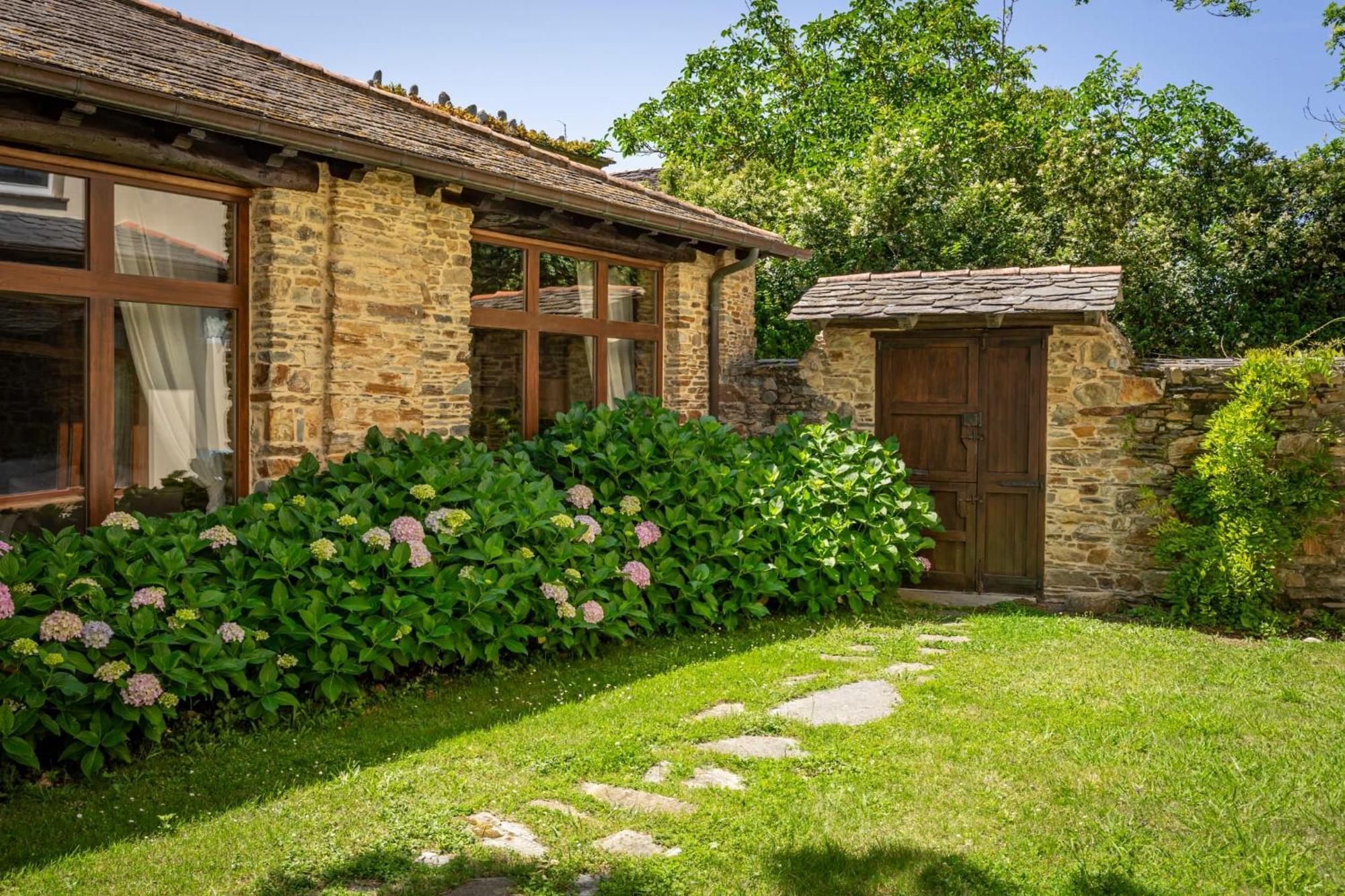 Casa Peleyon Bed & Breakfast Castropol Bagian luar foto