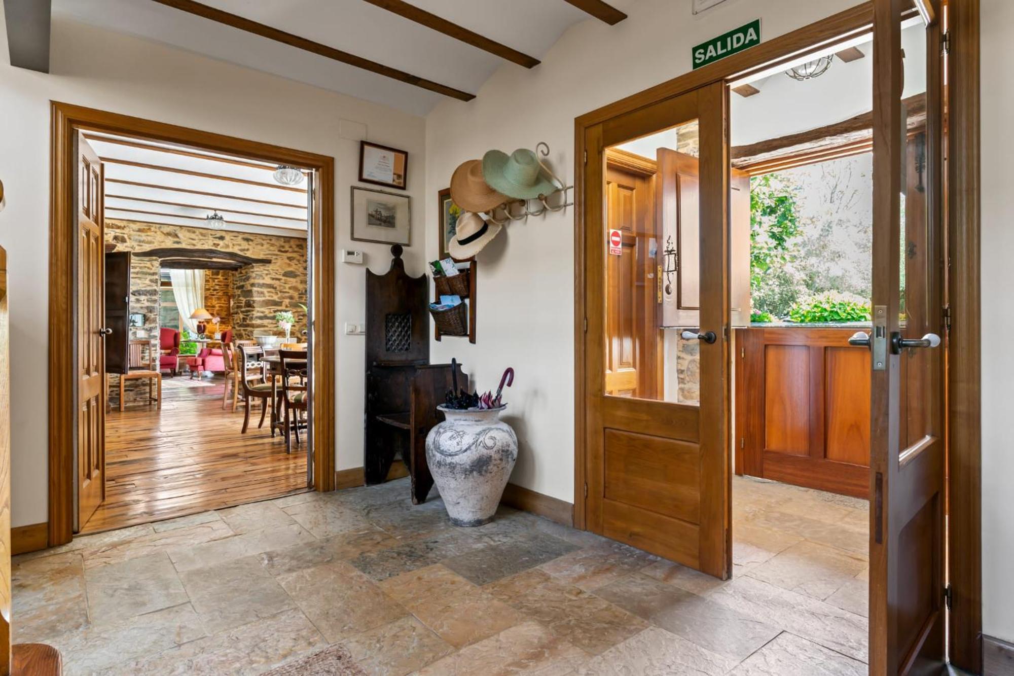 Casa Peleyon Bed & Breakfast Castropol Bagian luar foto