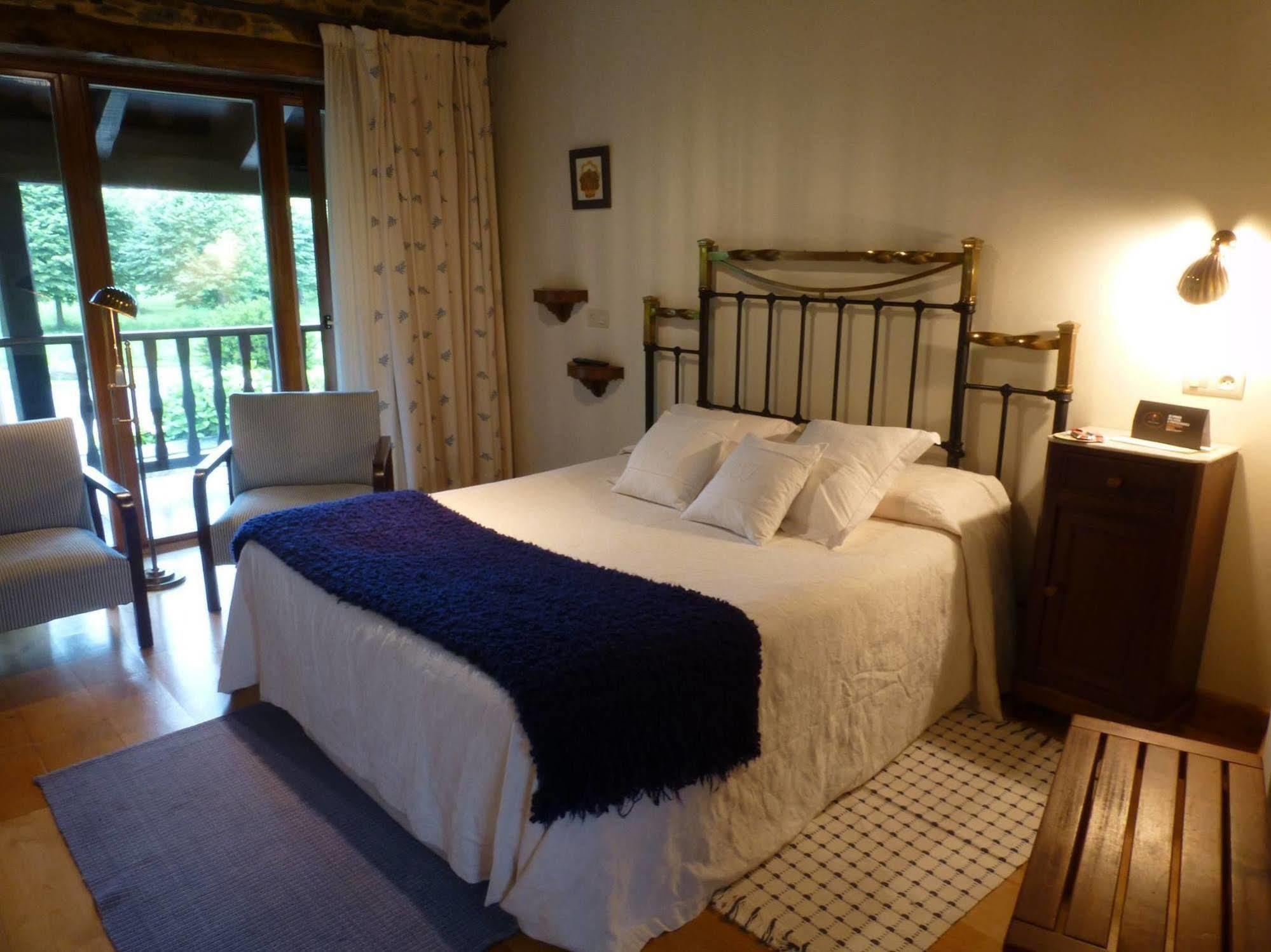 Casa Peleyon Bed & Breakfast Castropol Bagian luar foto